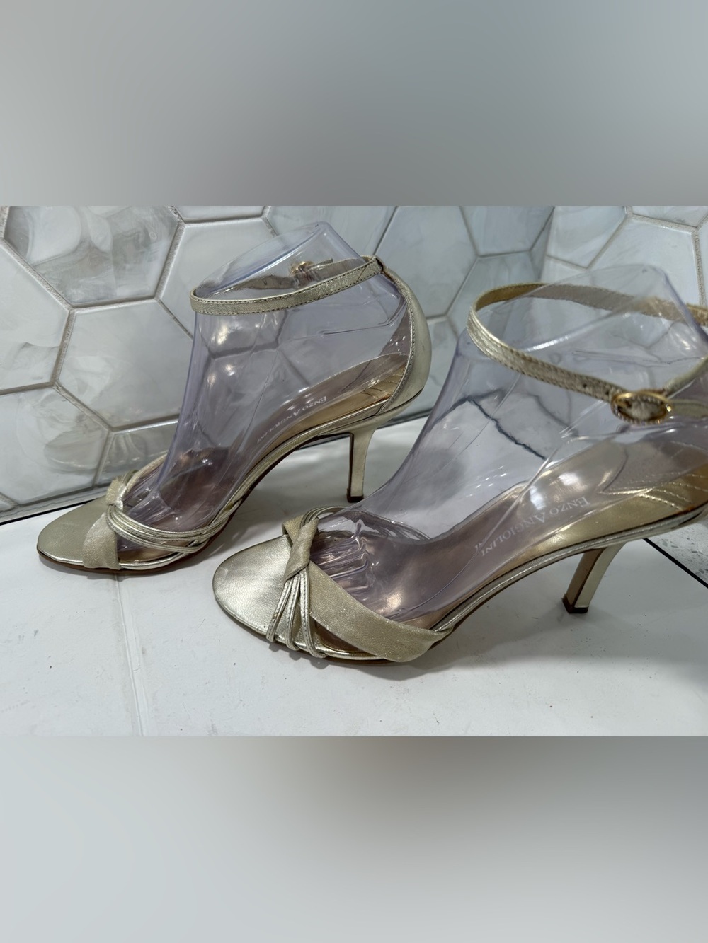 Enzo Angiolini Gold Metallic Strappy Sandals Ankle Strap Sz 8.5 Mesh Rhinestone - Picture 6 of 12